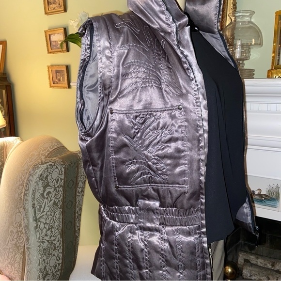 Brandon Thomas puffer jacket with removable sleeves is perfect for the you. - Picture 8 of 12